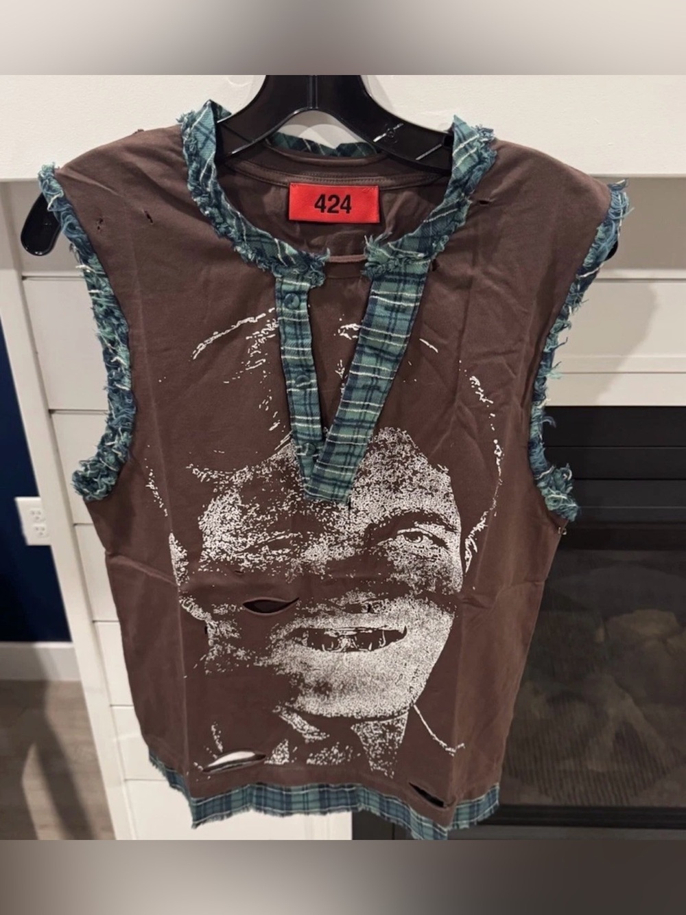 424 Jaws James Bond Layered Distressed Tank Tee Medium New